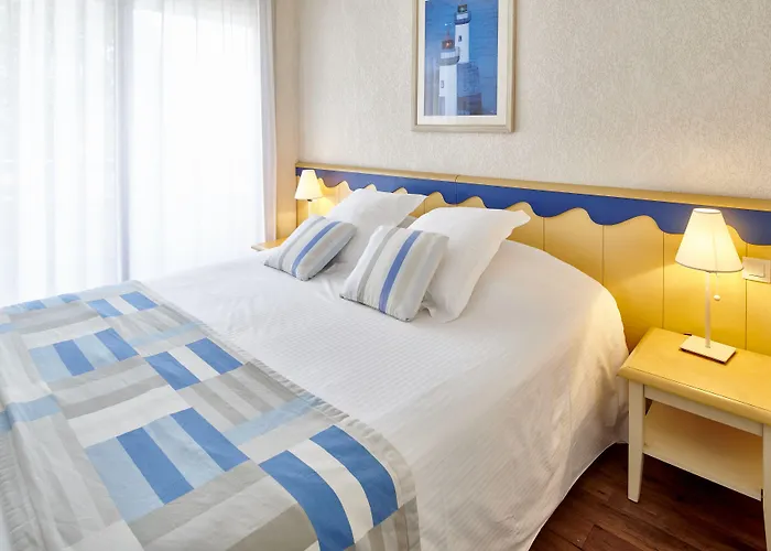 Bleues Le Grand Large Μπιαρίτζ